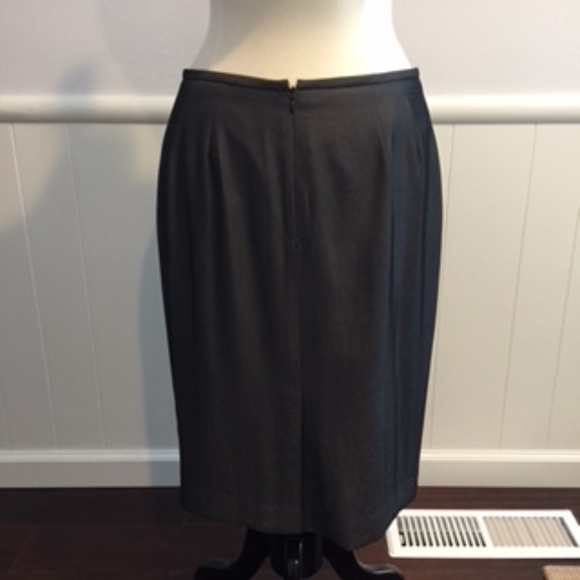 Le Suit Petite 2-Piece Suit - Picture 7 of 8